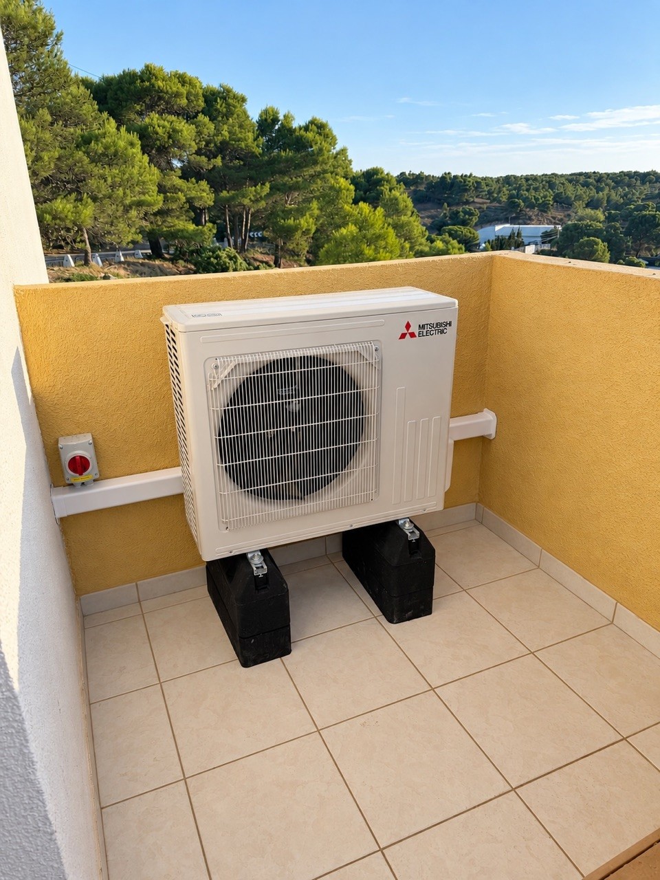 Groupe extérieur sur un balcon, sans cache