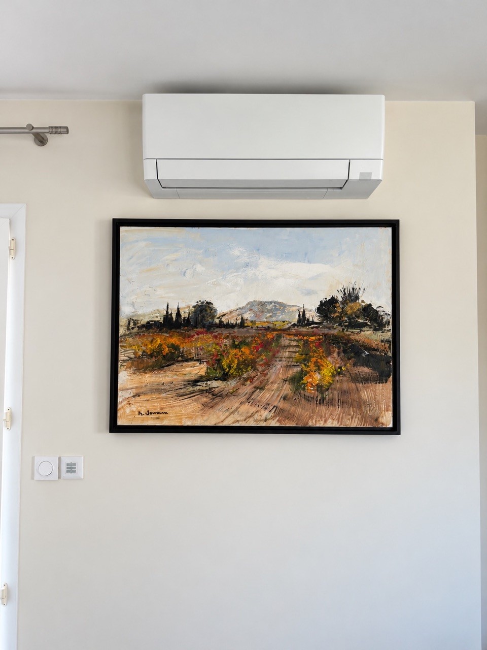 Climatiseur mural · Au-dessus d’un tableau